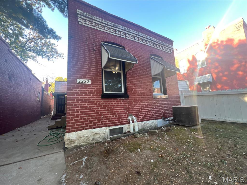 2222 Montana Street