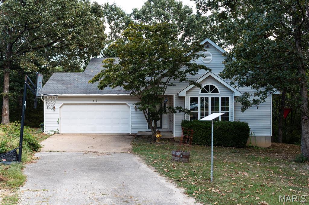 1512 Red Oak Drive